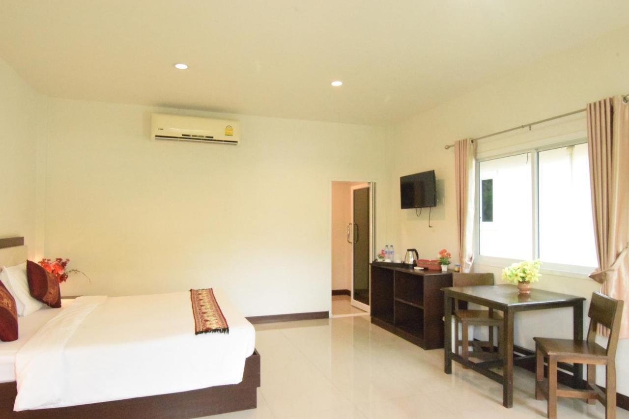 Phuket Airport Villa Ban Bo Han Exterior photo
